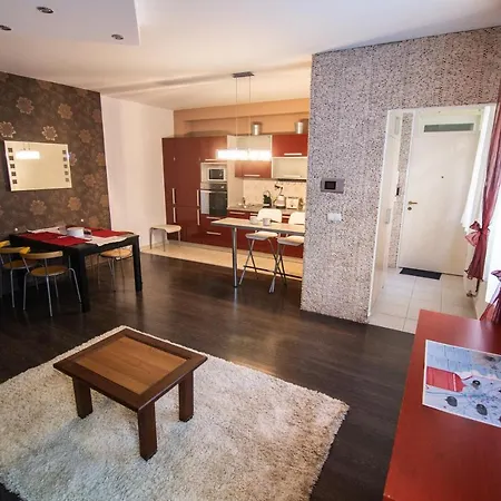 Little Joe In Downtown Apartment